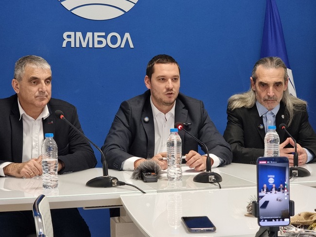 Пресконференция на народния представител Никола Димитров от "Възраждане" и общински съветници от партията