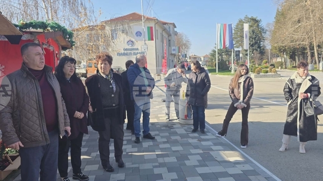 Каузата на тазгодишния коледен базар в Павел баня е закупуване на линейка за Спешния център в града 