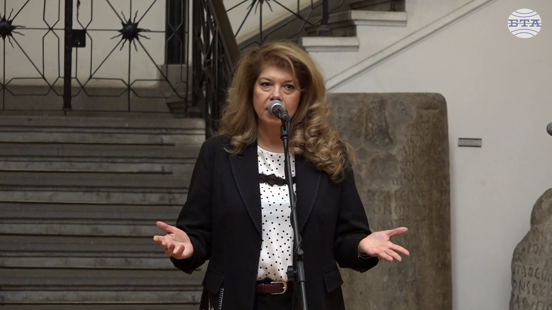 Вие представлявате интелектуалната мощ на българската нация, каза на олимпийските отбори по природни науки вицепрезидентът Илияна Йотова