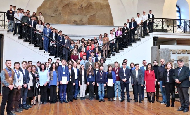 Вицепрезидентът: Българските олимпийци по природни науки са интелектуалната мощ на нацията