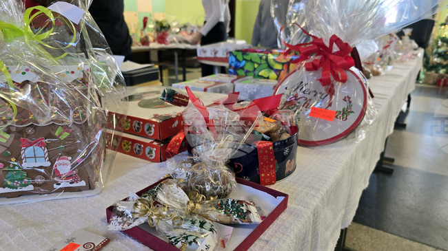 Благотворителен коледен базар и ледена пързалка в Панагюрище се организират за подпомагане лечението на младеж 