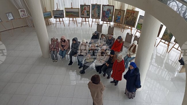 Деца от детско музикално училище в Болград, Украйна, посетиха изложбата на художника Виктор Занфираки