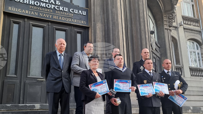 Моряците и командирът на базов миночистач „Шквал“ получиха наградите за екипаж и офицер на годината