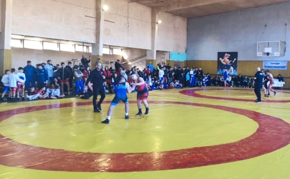 Община Плевен: Близо 150 състезатели участваха в Международния турнир по борба „Освобождение“ в Плевен