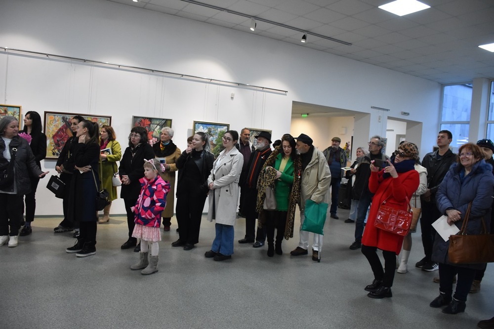 Община Благоевград: Откри се изложбата „Отдаденост“ в чест на 75-годишния юбилей на Здравка Лисийска, кметът Илко Стоянов изпрати цветя и поздравителен адрес