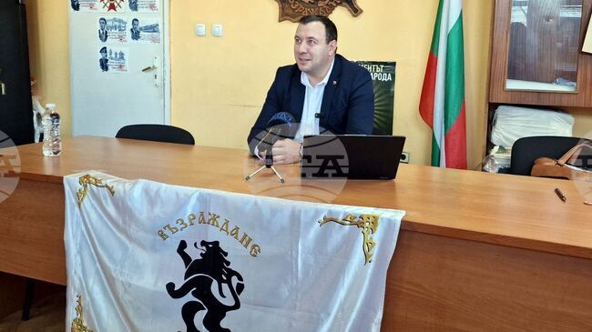 От „Възраждане“ са готови да управляват в следващия парламент с евентуален политически проект на президента Румен Радев, заяви Петър Петров 