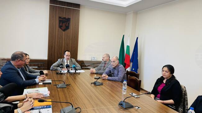 Няма наложен запор на болницата във Враца и лекарите ще получат заплатите си, обяви кметът Калин Каменов