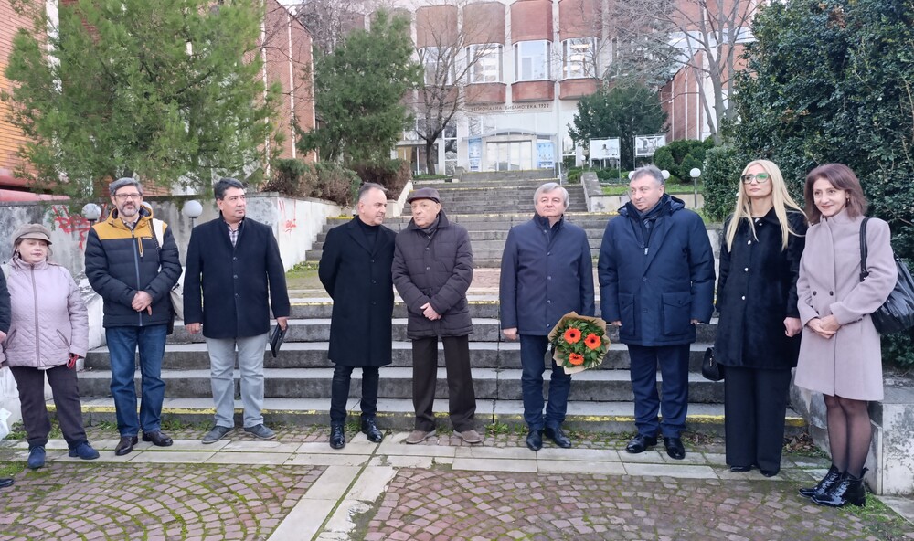 Община Шумен: Кметът на Шумен връчи на проф. Пламен Дойнов националната награда за лирика „Иван Пейчев“