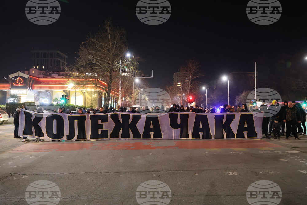 Пловдив - футболни фенове - протест срещу забавянето на строителството на стадион “Христо Ботев”