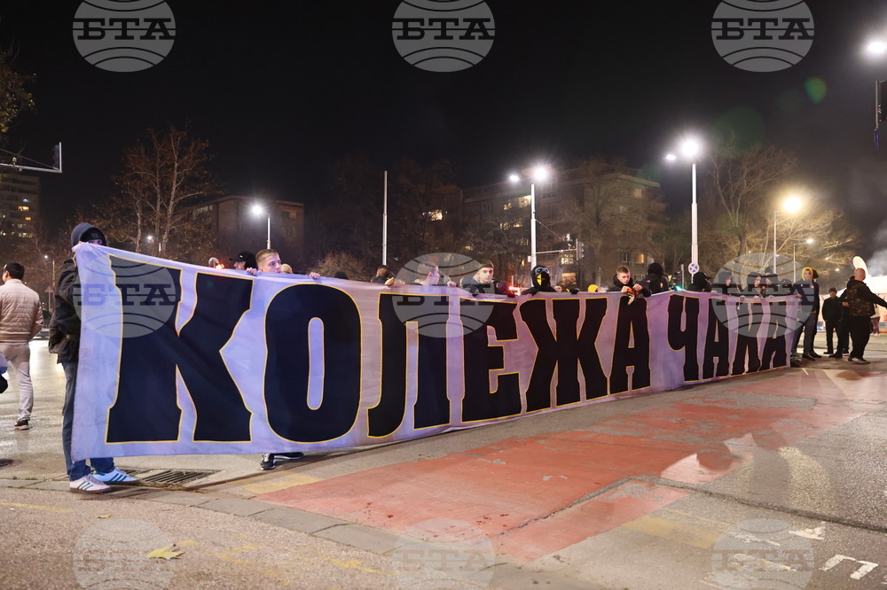 Пловдив - футболни фенове - протест срещу забавянето на строителството на стадион “Христо Ботев”