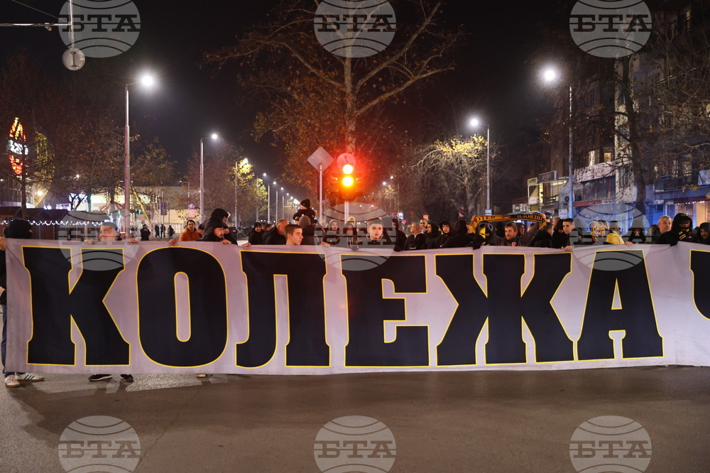 Пловдив - футболни фенове - протест срещу забавянето на строителството на стадион “Христо Ботев”