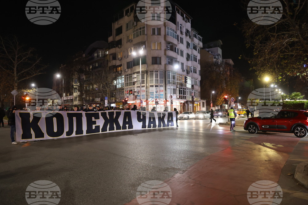 Пловдив - футболни фенове - протест срещу забавянето на строителството на стадион “Христо Ботев”