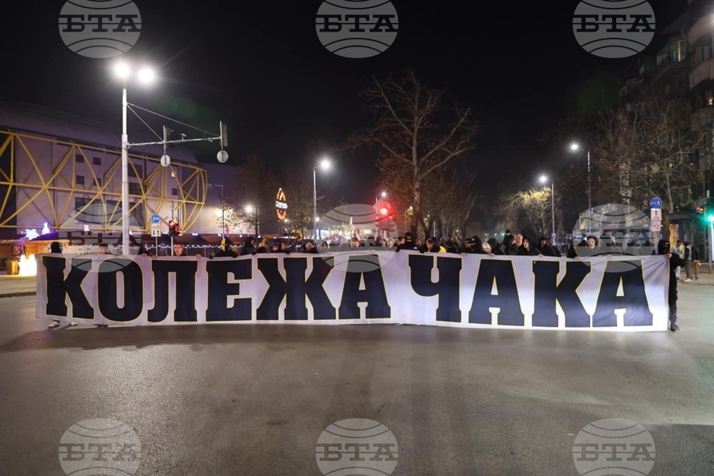 Феновете на Ботев (Пловдив) блокираха кръстовището пред стадион "Христо Ботев" в знак на протест срещу забавеното строителство на "Колежа"