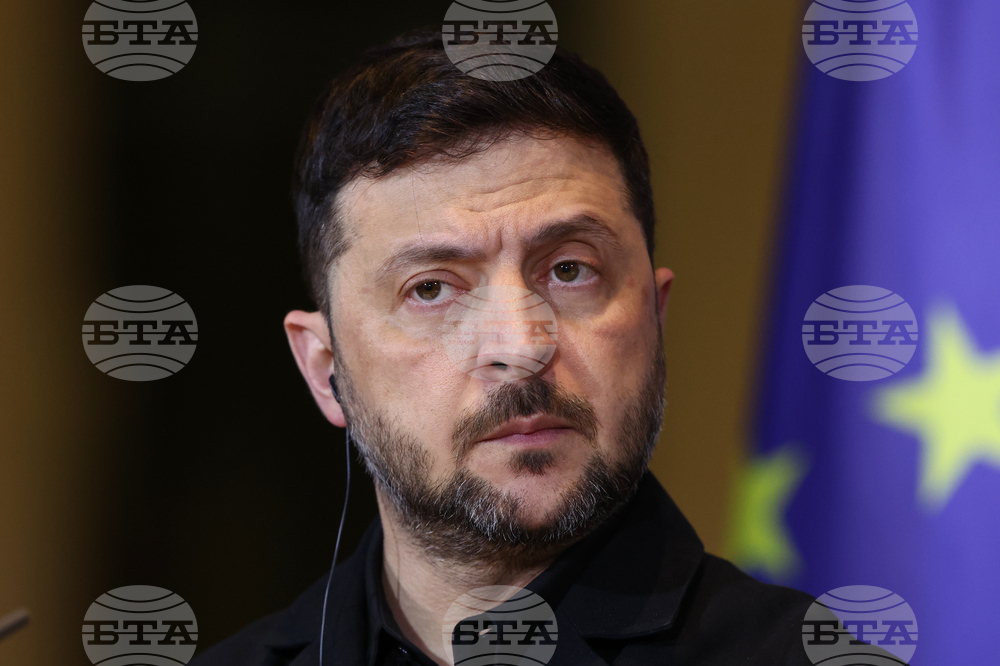 Засега не се обсъжда произвеждането на референдум по териториалния въпрос в Украйна, заяви Зеленски