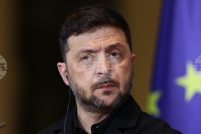 Засега не се обсъжда произвеждането на референдум по териториалния въпрос в Украйна, заяви Зеленски