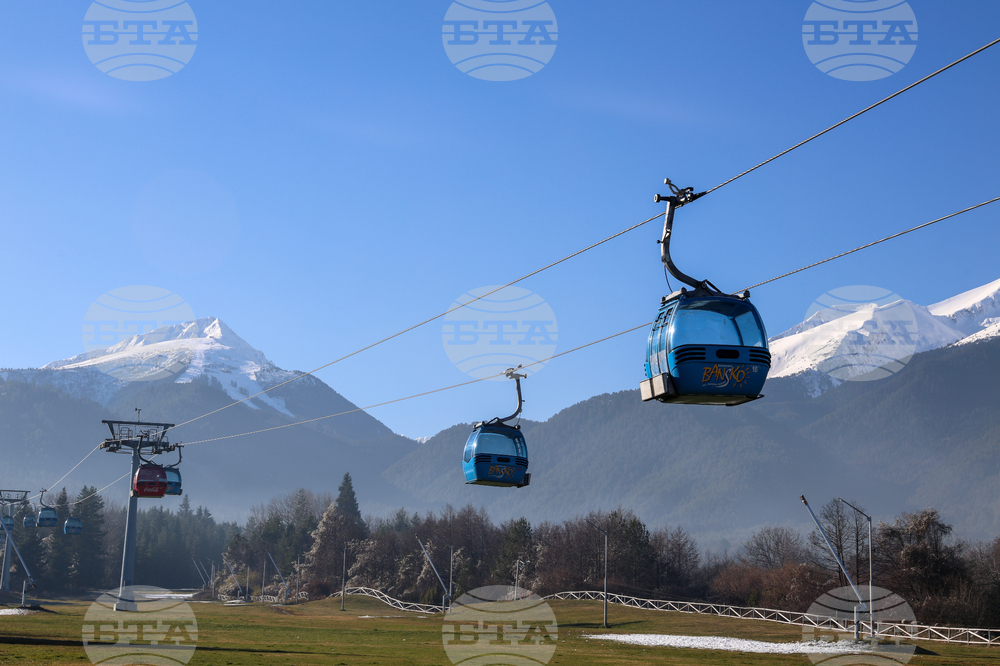 Добри са условията за туризъм в планините, но снежната покривка е заледена и хлъзгава, съобщиха от Планинската спасителна служба на БЧК