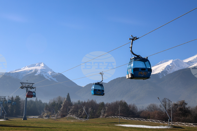 Добри са условията за туризъм в планините, но снежната покривка е заледена и хлъзгава, съобщиха от Планинската спасителна служба на БЧК