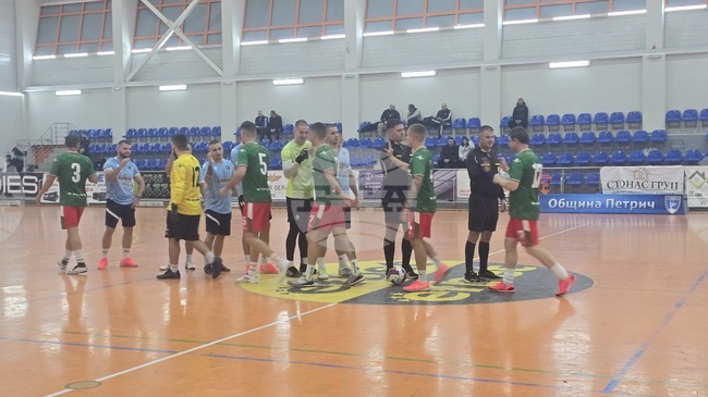 Кметът на Петрич Димитър Бръчков откри коледния турнир по минифутбол за купата на общината