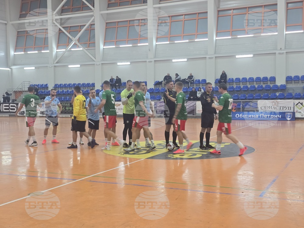 Кметът на Петрич Димитър Бръчков откри коледния турнир по минифутбол за купата на общината