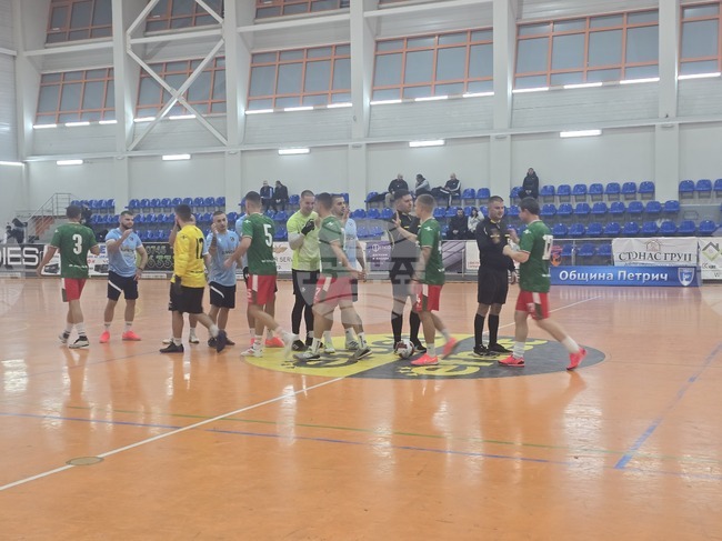 Кметът на Петрич Димитър Бръчков откри коледния турнир по минифутбол за купата на общината