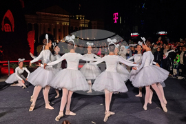 Северна Македония - Скопие - елха - празнични светлини