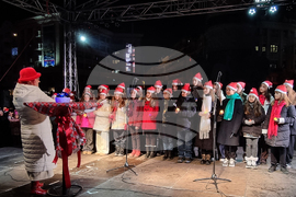 Северна Македония - Скопие - елха - празнични светлини