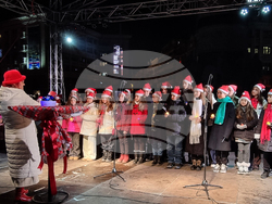 Северна Македония - Скопие - елха - празнични светлини