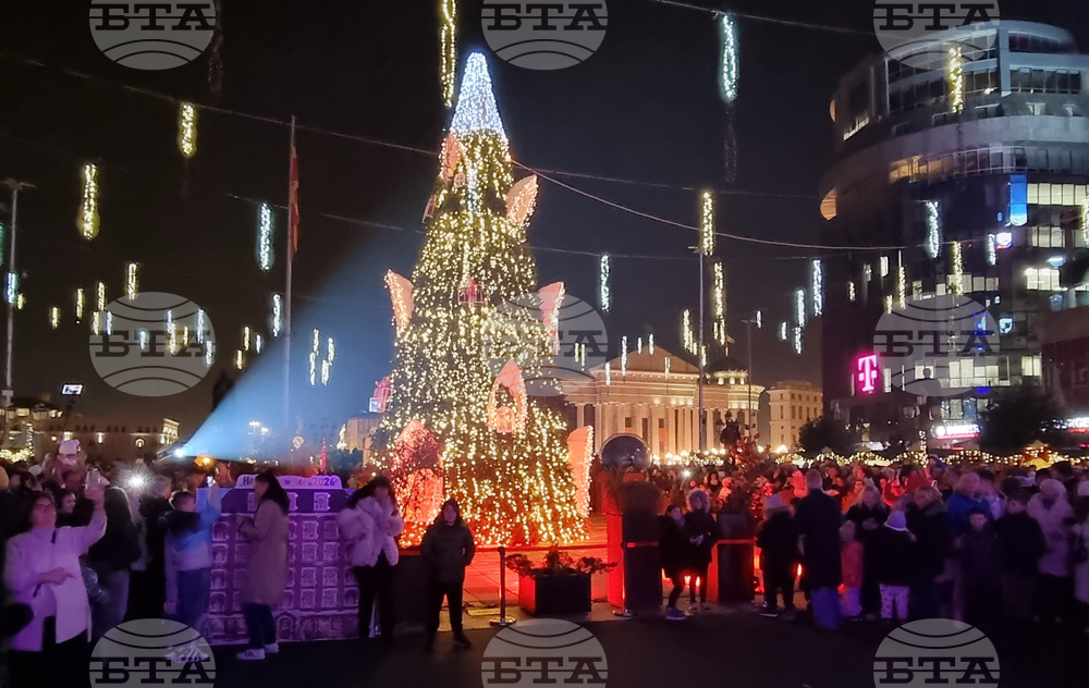 Северна Македония - Скопие - елха - празнични светлини