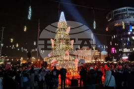 Северна Македония - Скопие - елха - празнични светлини