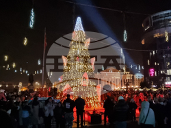 Северна Македония - Скопие - елха - празнични светлини