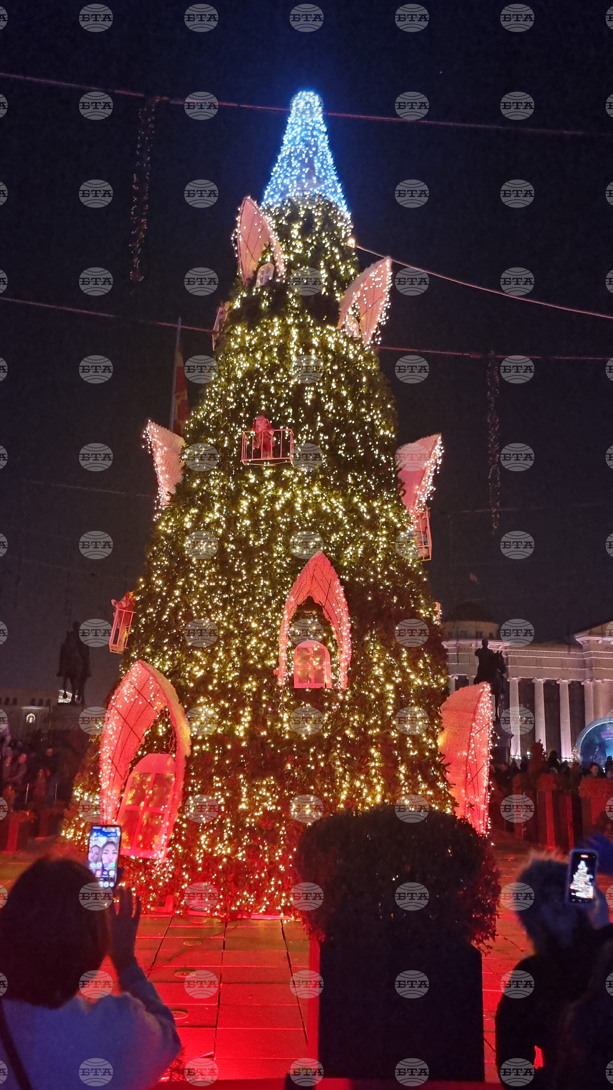 Северна Македония - Скопие - елха - празнични светлини