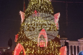 Северна Македония - Скопие - елха - празнични светлини