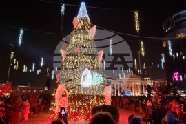 Северна Македония - Скопие - елха - празнични светлини