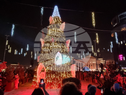 Северна Македония - Скопие - елха - празнични светлини