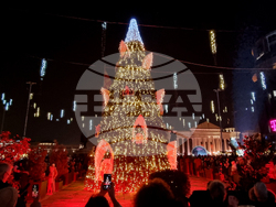 Северна Македония - Скопие - елха - празнични светлини