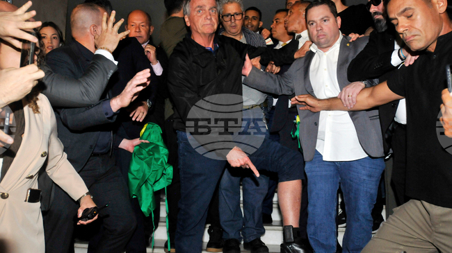 Бившият бразилски президент Болсонаро очаква позволение от съда, за да влезе в болница след падане 