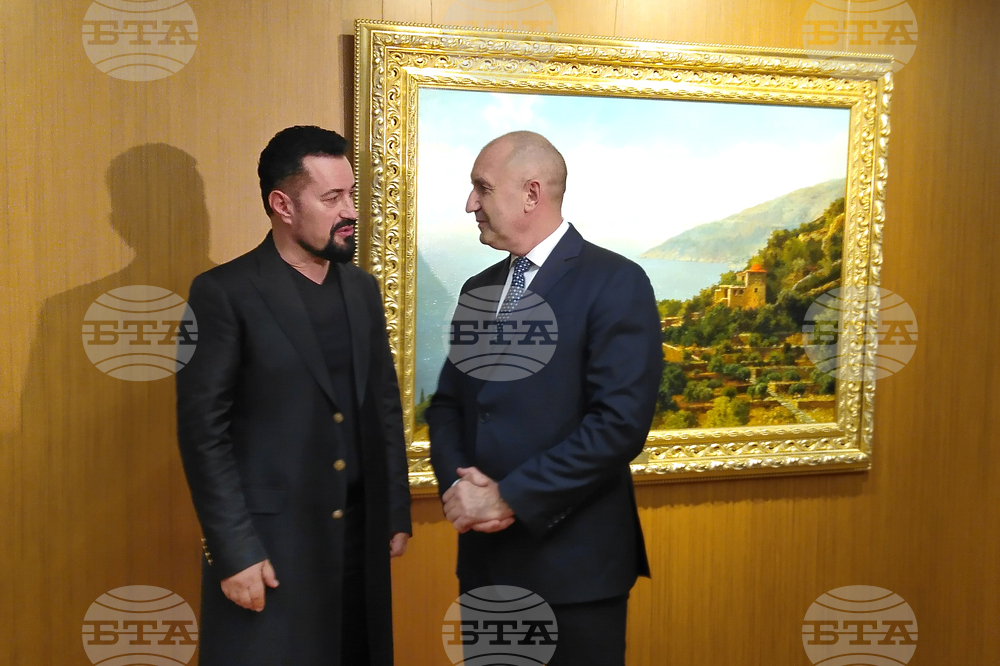 Света гора е неразривно свързана с българския дух и вяра, каза президентът Румен Радев при откриването на изложбата „Крепости на вярата”