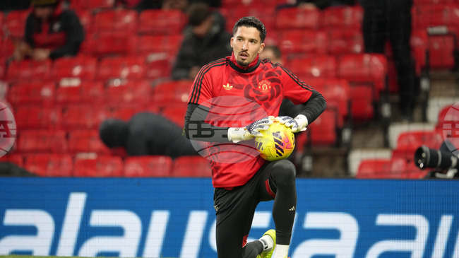 Манчестър Юнайтед има принципно споразумение с Бешикташ за продажбата на вратаря Алтай Байъндър