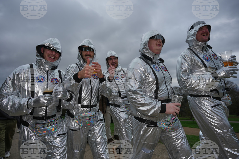 APTOPIX Britain World Darts