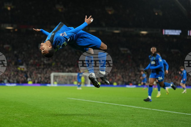 CORRECTION Britain Premier League Soccer