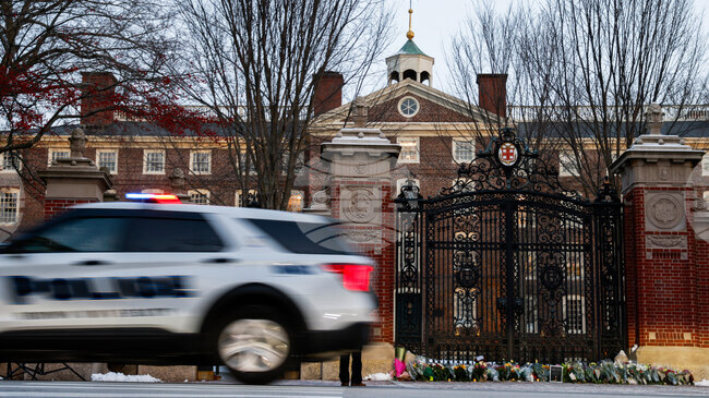 Американската полиция откри тялото на мъж, заподозрян за стрелбата в университета "Браун"