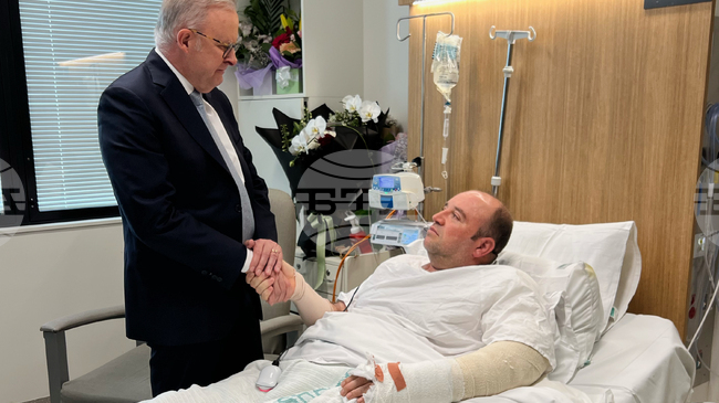 Събрани са дарения от милиони за Ахмед ал Ахмед, който спря въоръжен нападател на плажа Бондай и се превърна в национален герой в Австралия