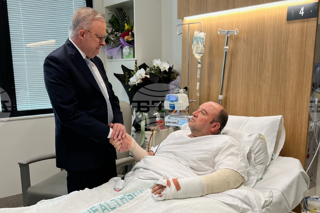 Събрани са дарения от милиони за Ахмед ал Ахмед, който спря въоръжен нападател на плажа Бондай и се превърна в национален герой в Австралия