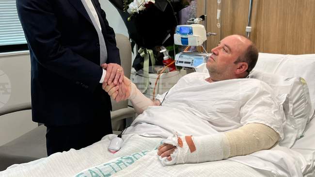 Австралийският премиер нарече национален герой мъжа, обезвредил един от нападателите на плажа Бондай