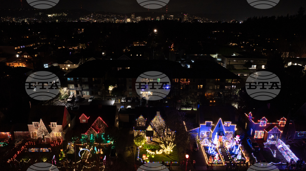 Oregon Daily Life Holiday Lights