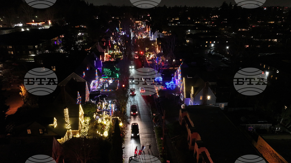 Oregon Daily Life Holiday Lights