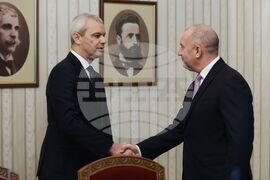 Президентство - „Възраждане“ - консултации