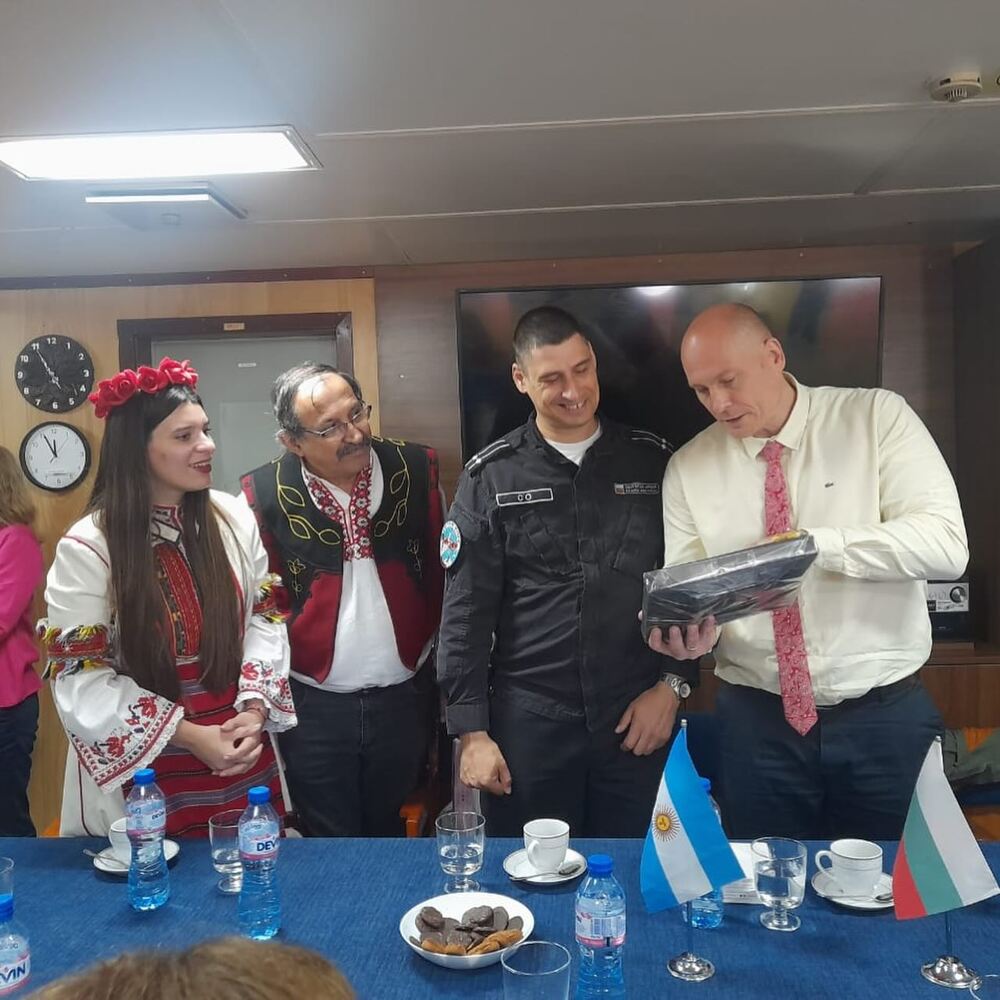 Представители на Българското дружество „Христо Ботев“ в Аржентина пред БТА: Щастливи сме, че посрещнахме българския кораб в Мар дел Плата