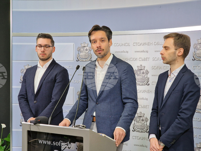 От групата на „Спаси София“ призоваха докладът за внедряване на дигитални рекламни елементи в столичното метро да бъде изтеглен