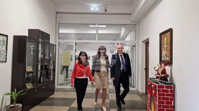 Министърът на образованието и науката в оставка Красимир Вълчев пристигна в Монтана за откриването на STEM център